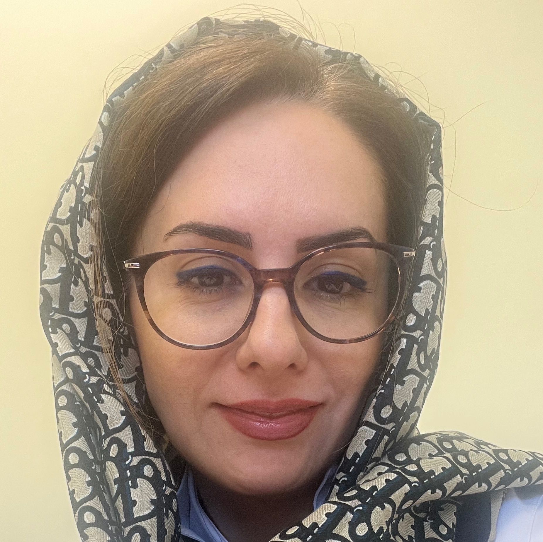 دکتر مونا اکبری