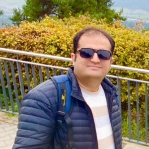 دکتر حسام الدین منشی
