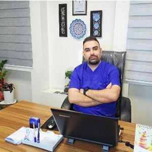 دکتر مرتضی حسنی