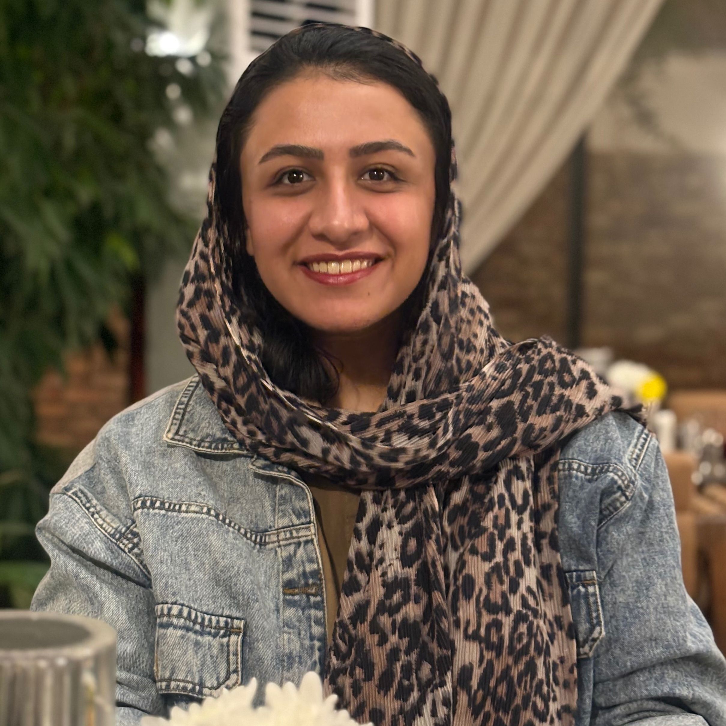 دکتر یاسمن السادات آزاد