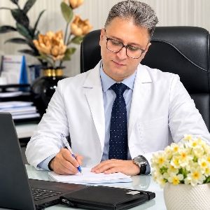 دکتر امین راستگو