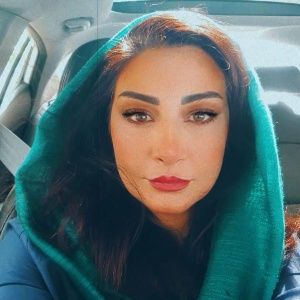 شقایق شادباش