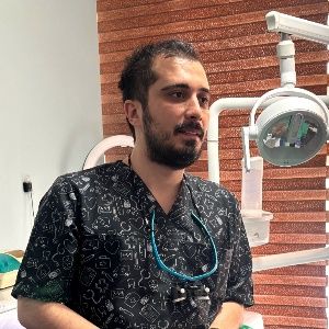 دکتر پویا برکاتی فرد