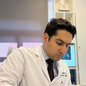 دکتر مانی لطفی