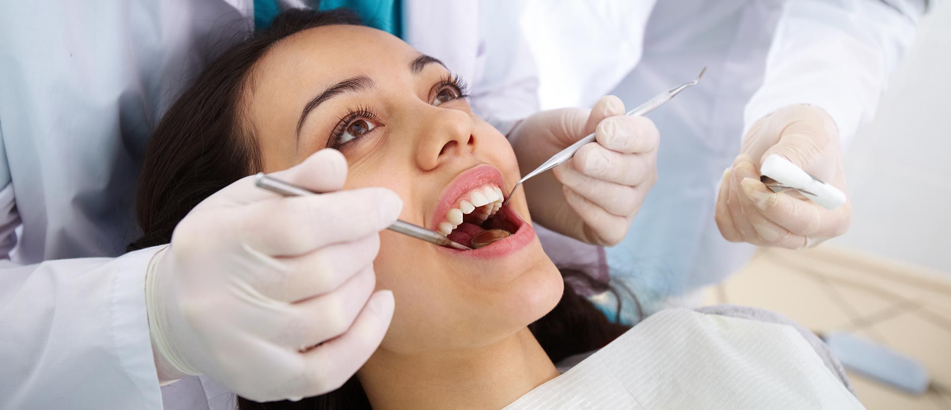 بیلدآپ (بازسازی) دندان با کامپوزیت ژاپنی دکتر آزاده سیدمیرزائی در کرج 1