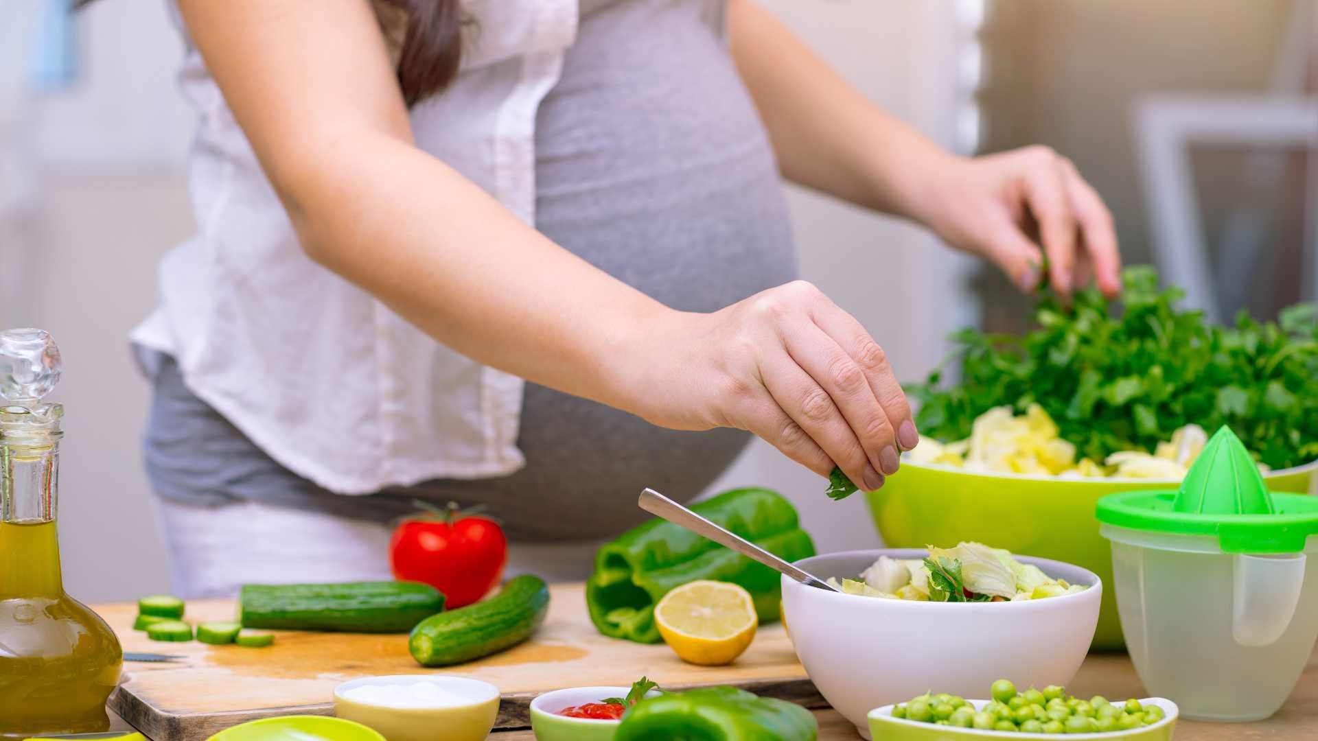 رژیم غذایی دوران بارداری و شیردهی (6 جلسه) تلفنی
