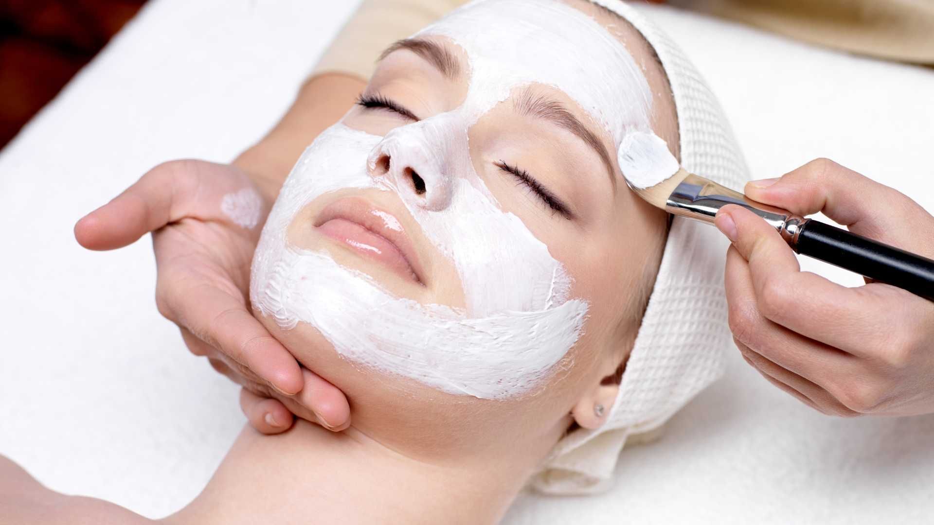 فیشیال (پاکسازی) کل صورت با محصولات بایومارین (1 جلسه)