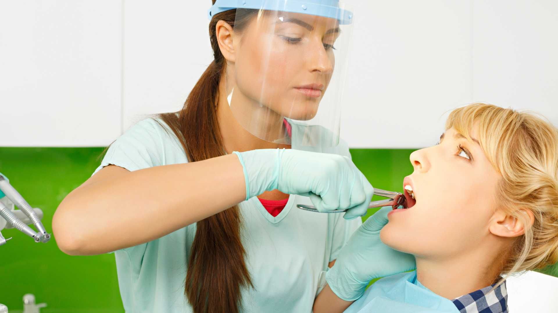 کشیدن دندان عقل بدون جراحی