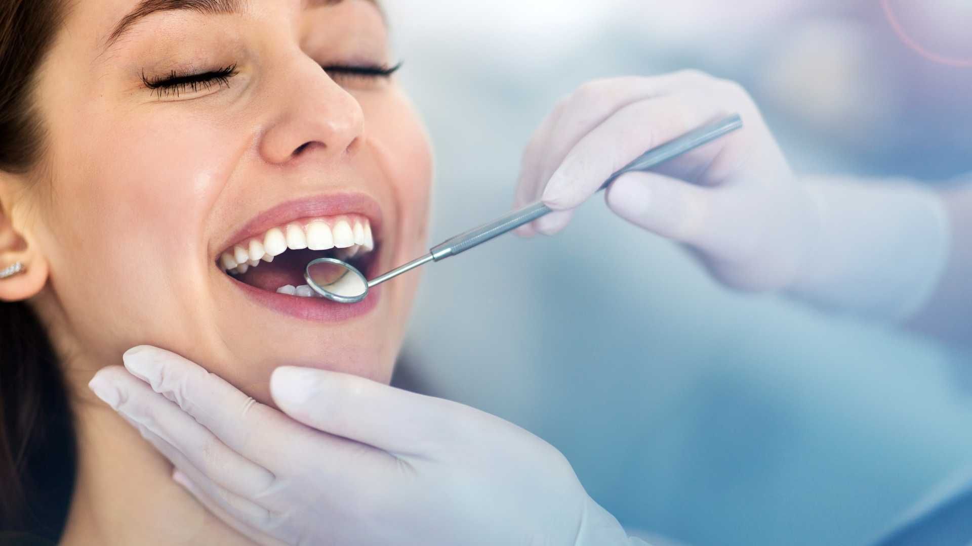 پرکردن دندان یک سطحی با آمالگام دکتر نوشین امین زاده گوهری در تهران 6