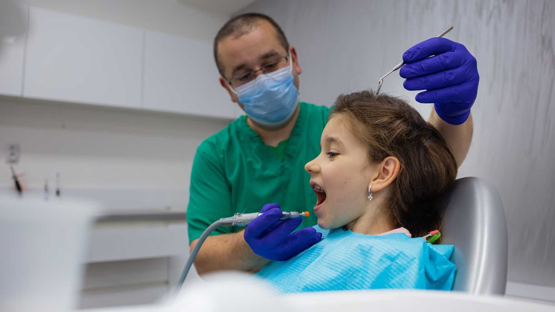پرکردن دندان شیری یک سطحی با آمالگام ایتالیایی