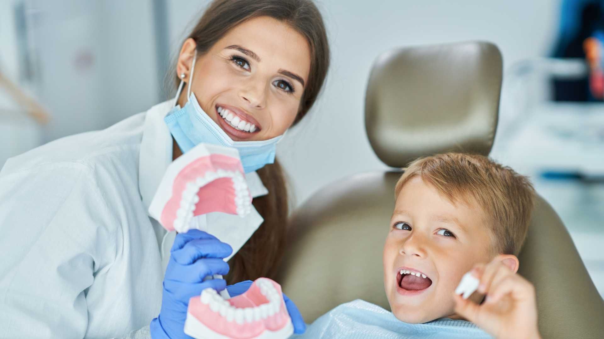 پرکردن دندان شیری دو سطحی با کامپوزیت ژاپنی