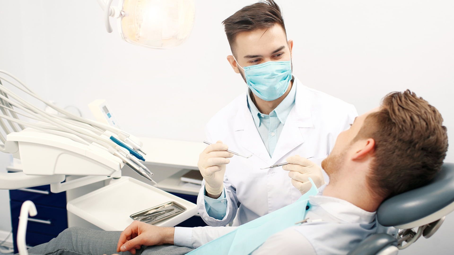 پرکردن دندان یک سطحی با آمالگام ایرانی دکتر آمنه ناموری شاد در تهران 1