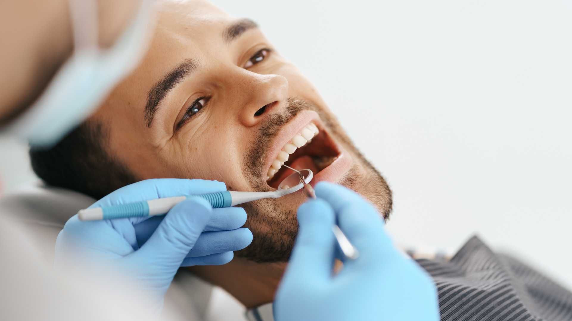 پرکردن دندان 1 سطحی با ماده کامپوزیت سوئیسی