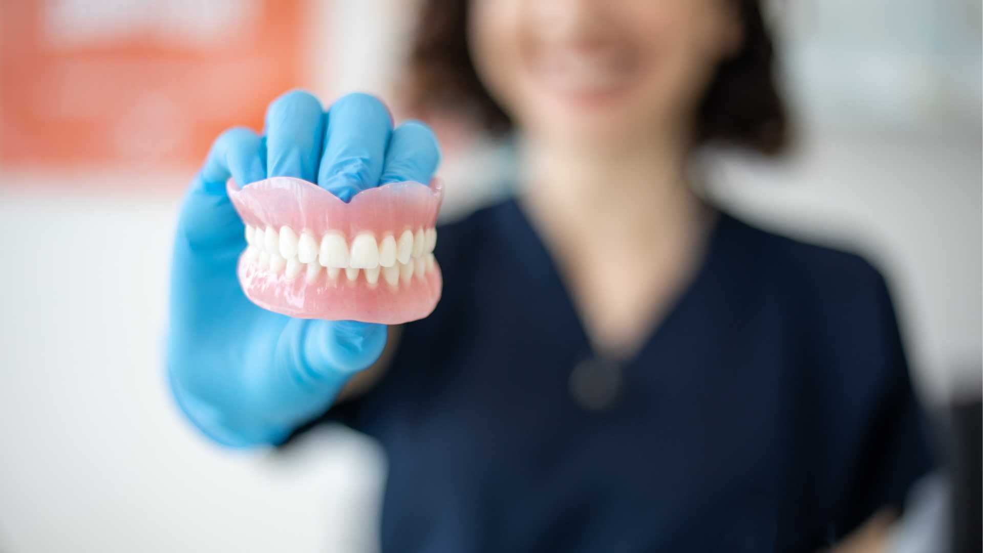 دندان پروتز متحرک (دندان مصنوعی فلیپر) (3 واحد)