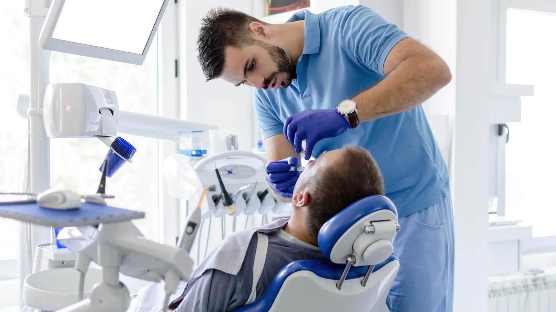 پرکردن دندان یک سطحی با آمالگام ایرانی دکتر آزاده سیدمیرزائی در کرج 1