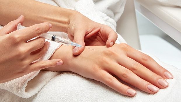 جوانسازی دست با مزوژل