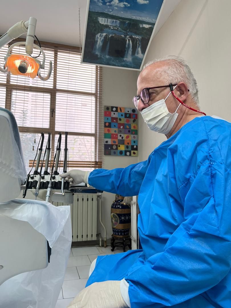 جرم گیری کامل دندان‌های دو فک با بروساژ🦷