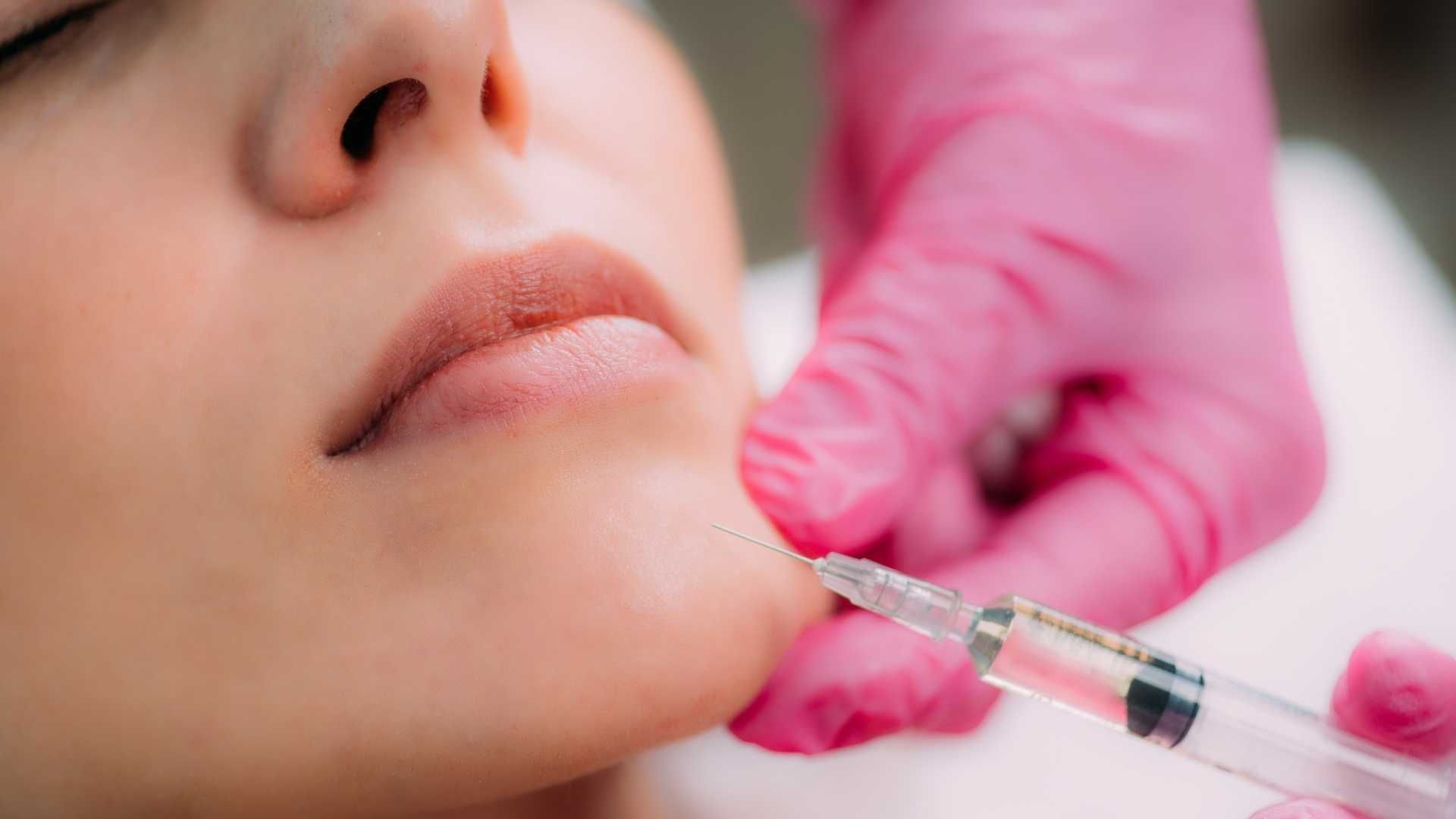 تزریق بوتاکس چانه سنگفرشی