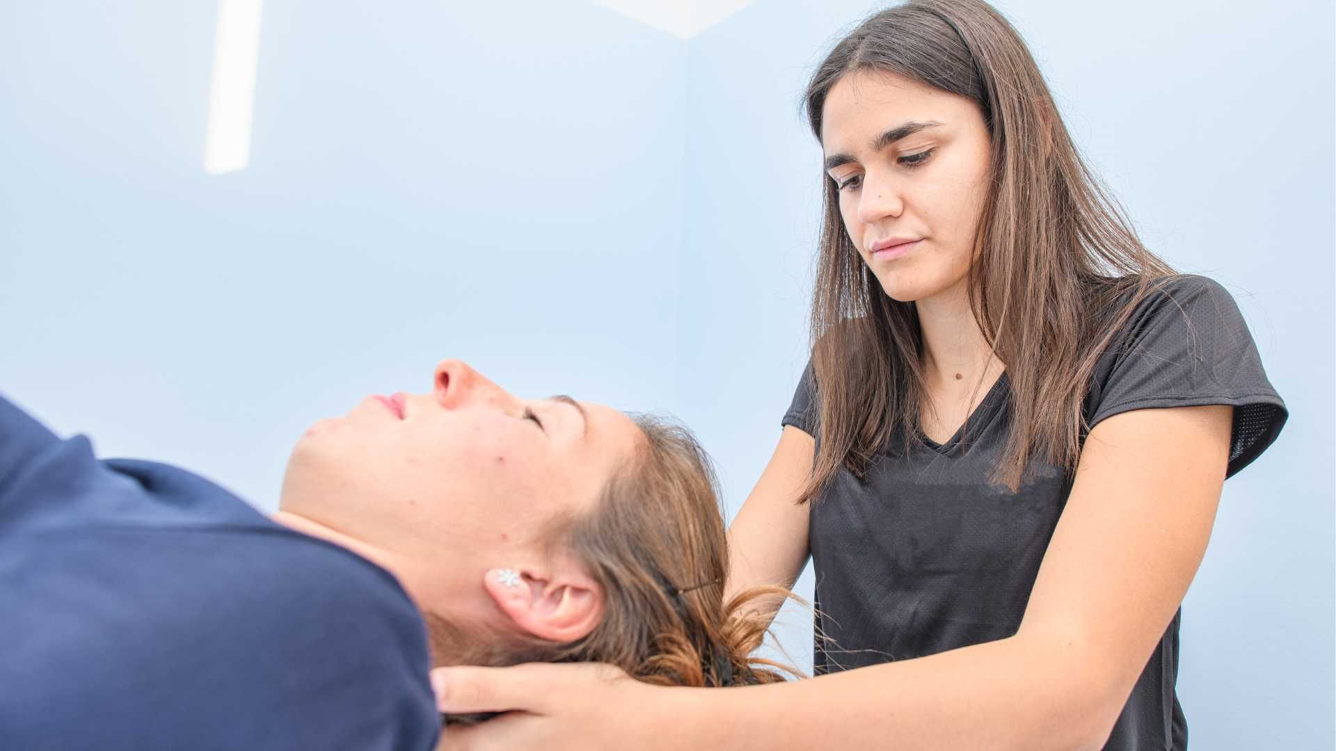 درمان دیسک گردن به روش جراحی بسته (تزریق دیسکوژل و اپیدورال)