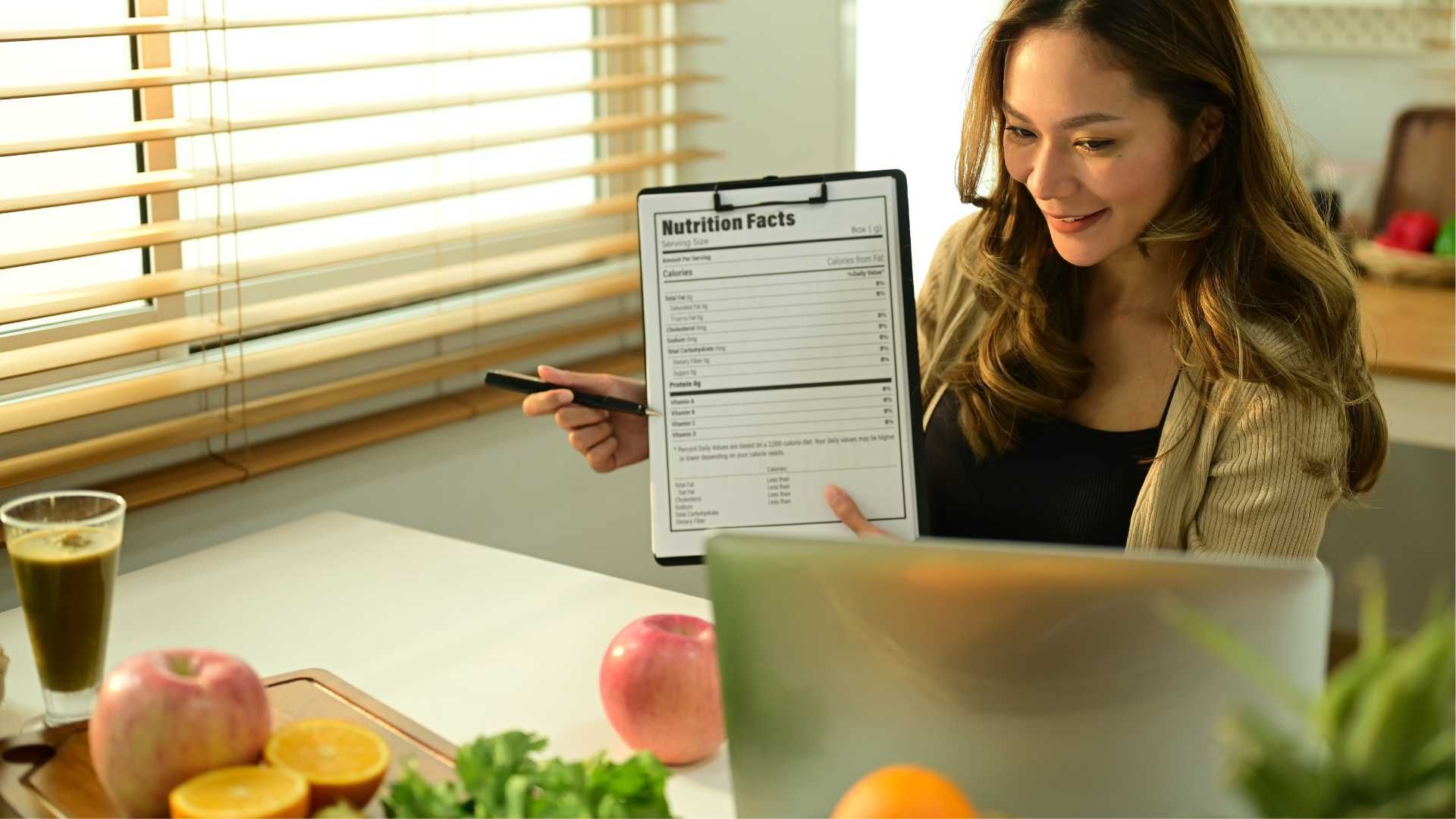 مشاوره حضوری و رژیم غذایی برای کاهش وزن (هر جلسه)