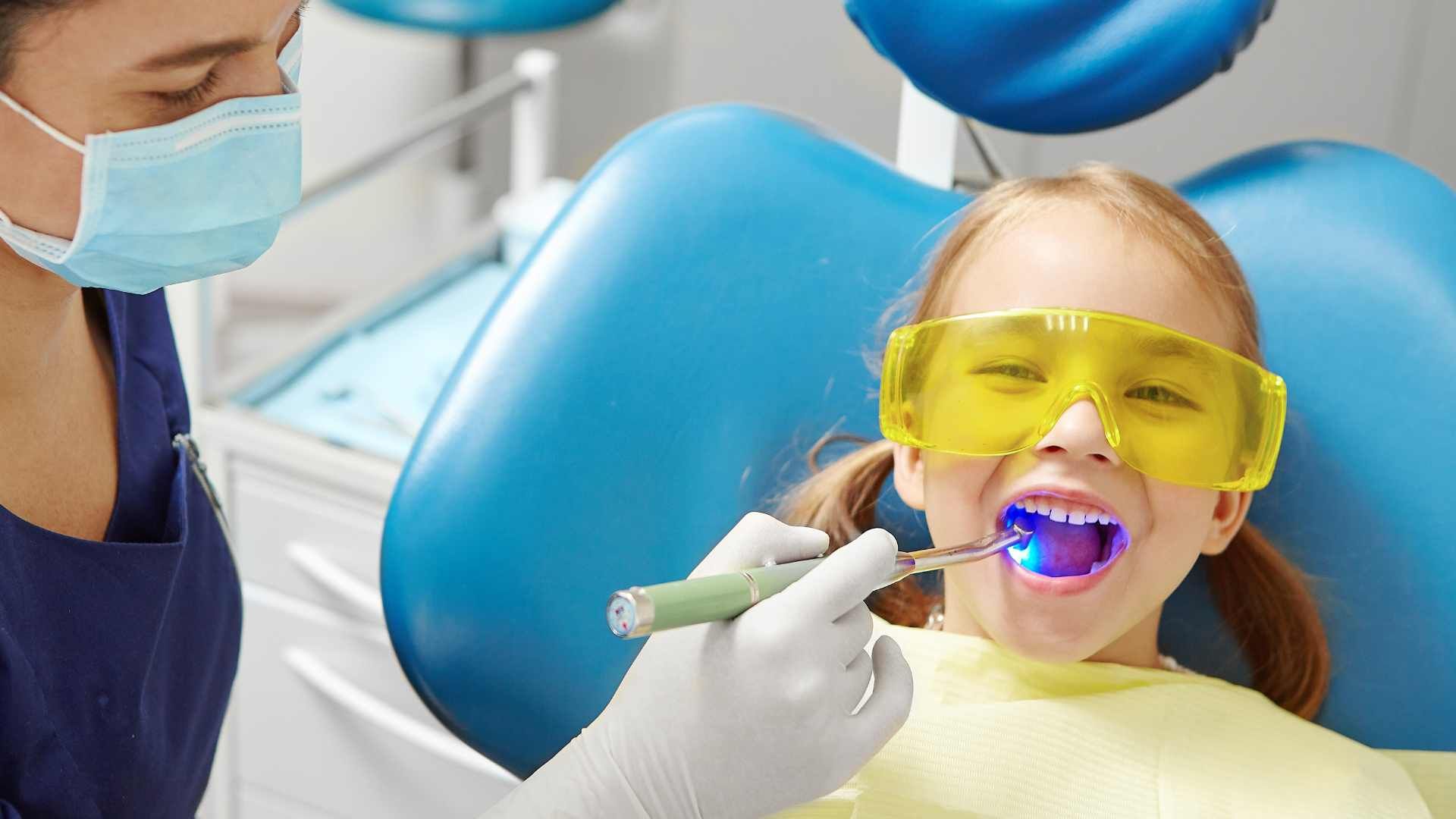 پرکردن دندان اطفال