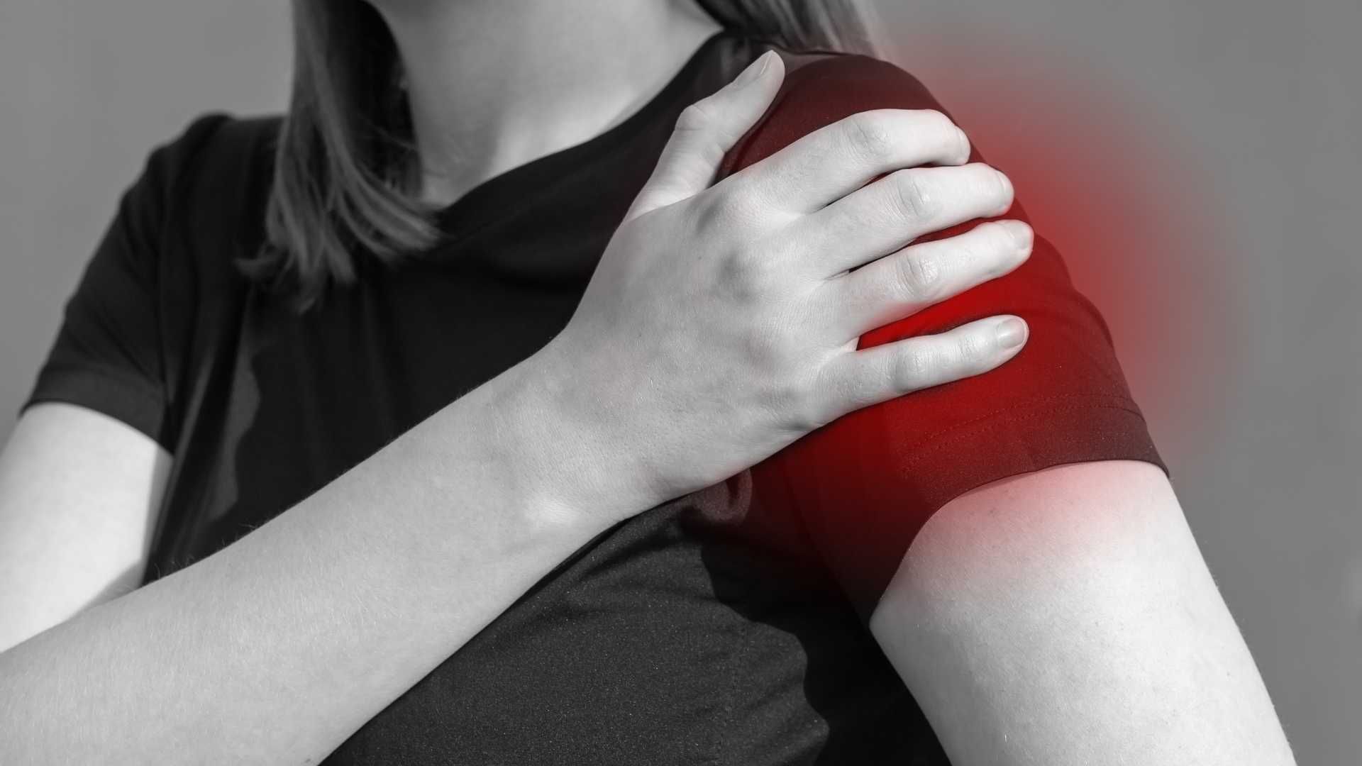 درمان شانه یخ زده به روش تزریق حجمی و بلاک عصبی