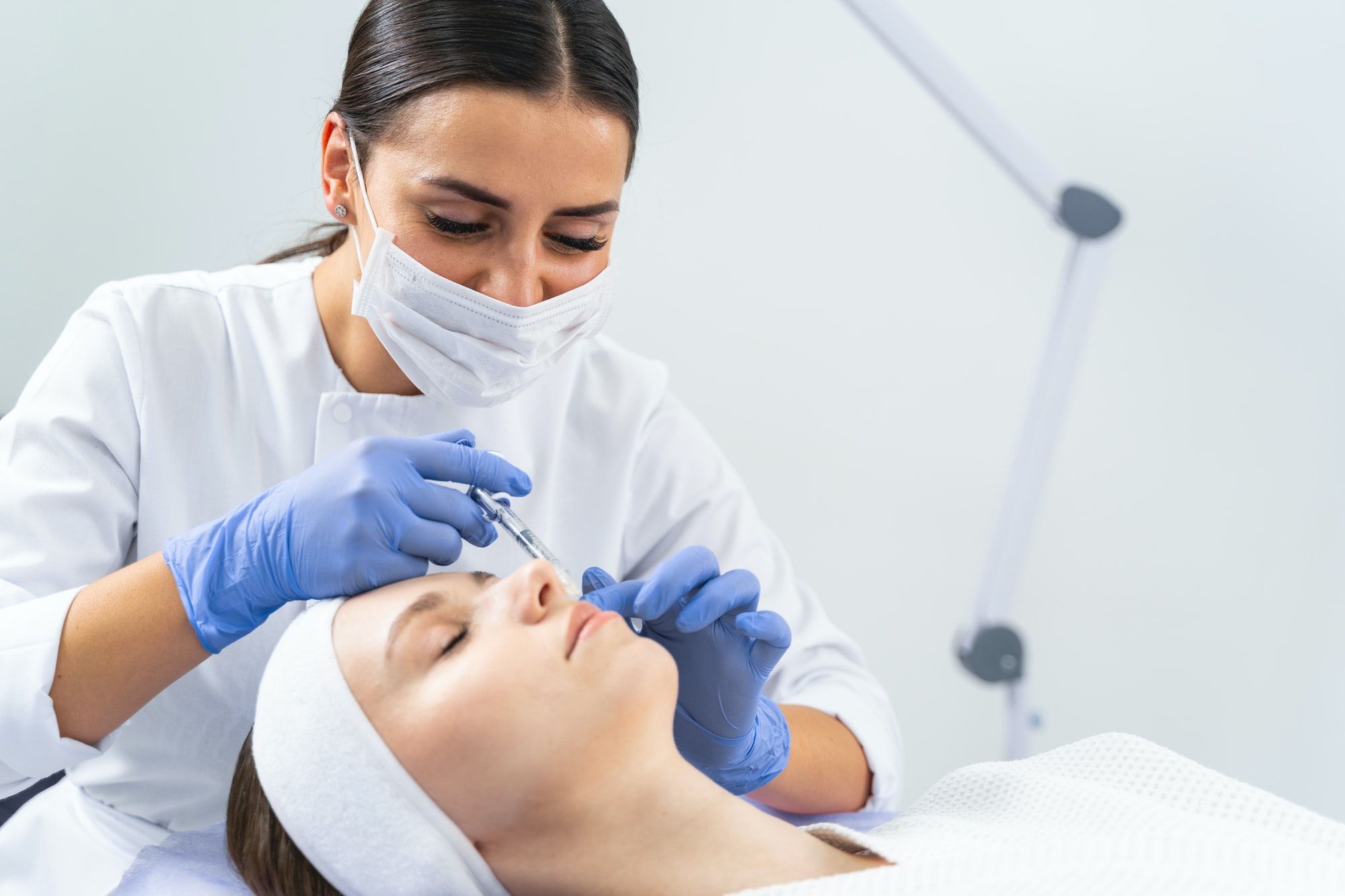 جوانسازی صورت با مزوژل