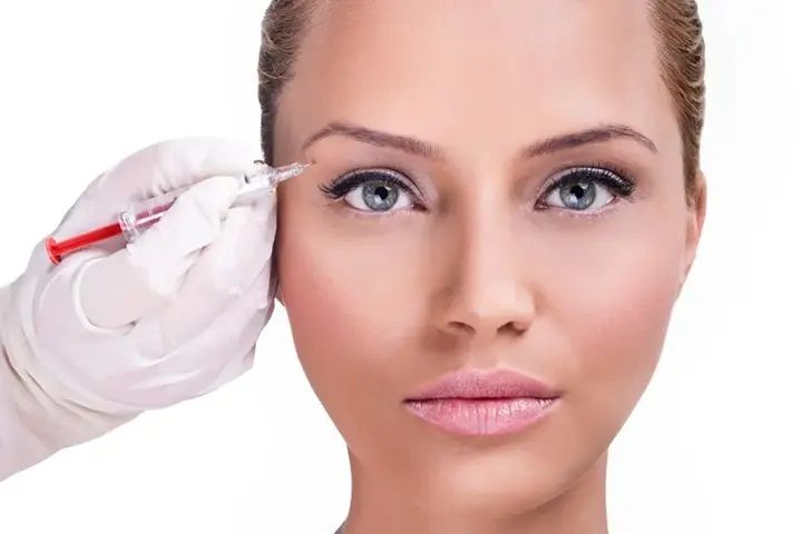 مزوژل جهت جوانسازی، آبرسانی و کلاژن سازی صورت با مزوژل جالپرو JALUPRO Young EYE ایتالیا و سوئیس