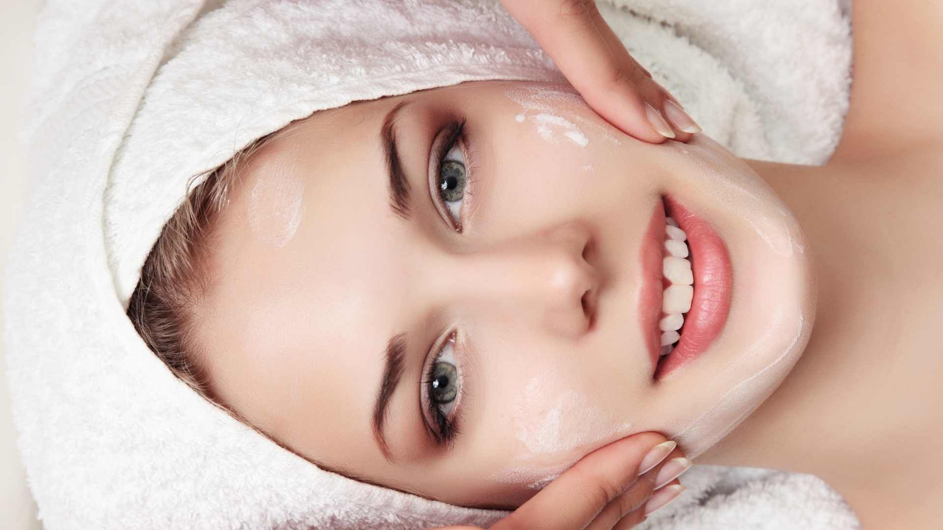 جوانسازی صورت با اگزوزوم تراپی و پلاسماتراپی (هر جلسه)