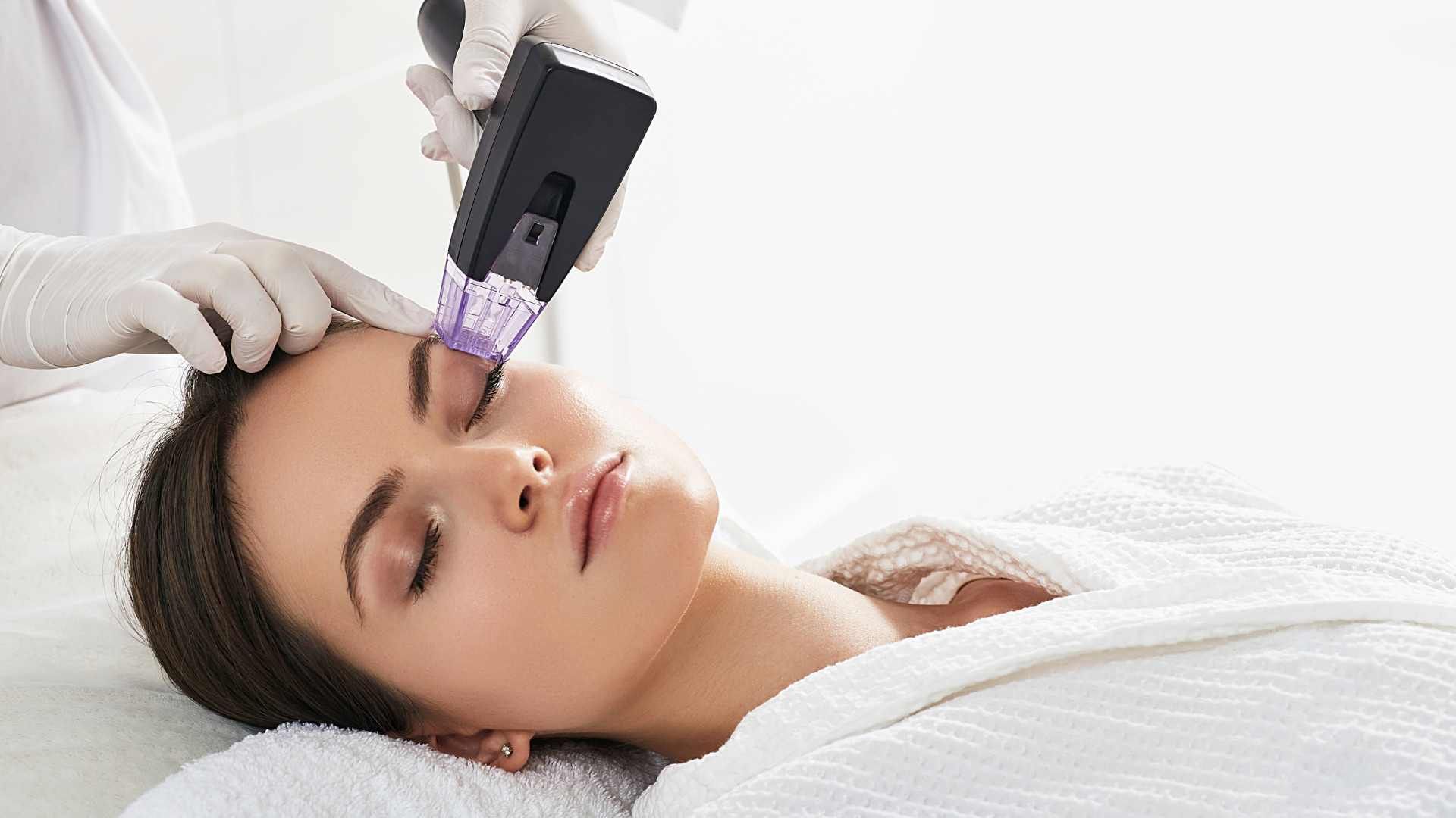 هایفوتراپی صورت با دستگاه هایفونیک 2023 (هر جلسه) دکتر فریبا صابری در مشهد 1