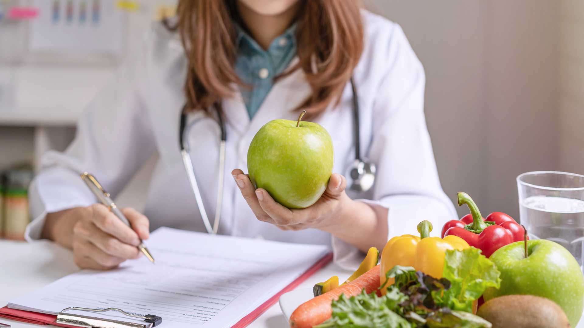 مشاوره حضوری و رژیم غذایی به همراه انالیز بدن با دستگاه INBODY