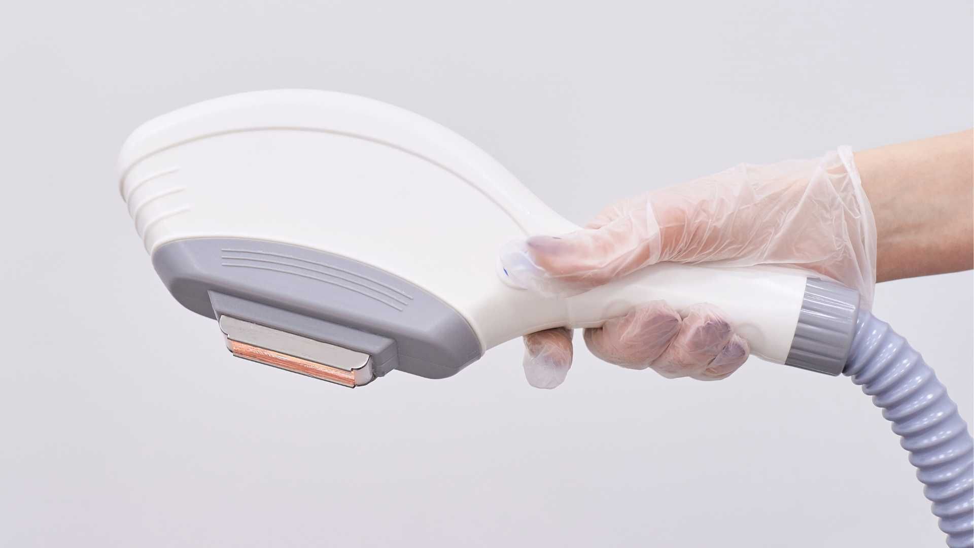 لیزر موهای زائد بانوان (باسن) با دستگاه SMARTRION.COMBI (هرجلسه)