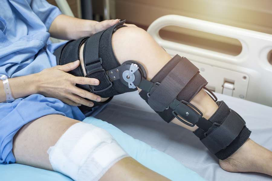 آرتروسکوپی زانو (مشاهده درون زانو با دوربین)