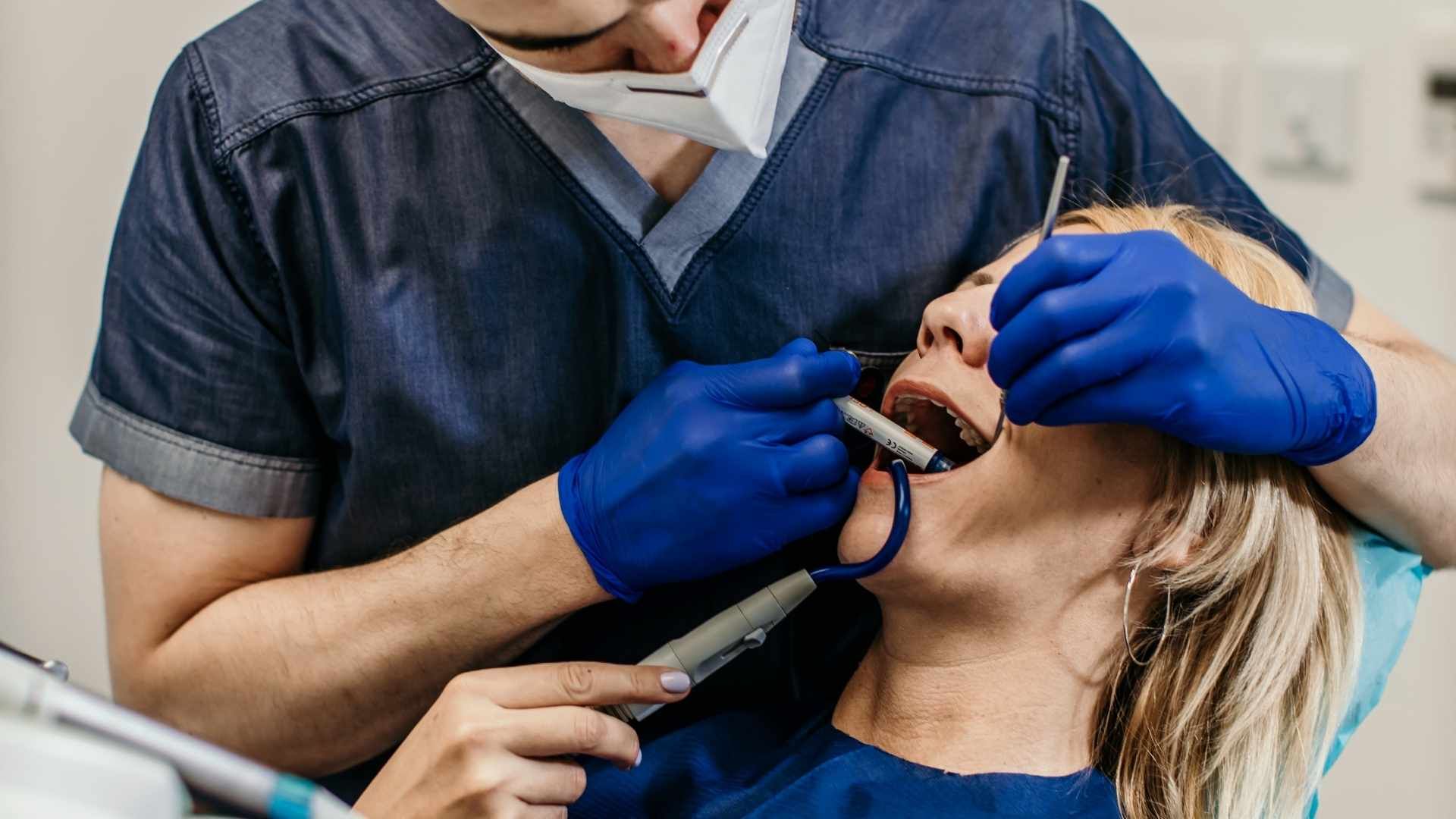 جرم گیری کامل زیر لثه با بروساژ (هر فک) دکتر مرتضی مدیرروستا در کرج 1