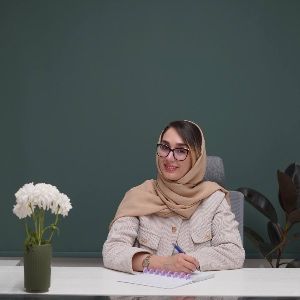 دکتر آوا دادفر