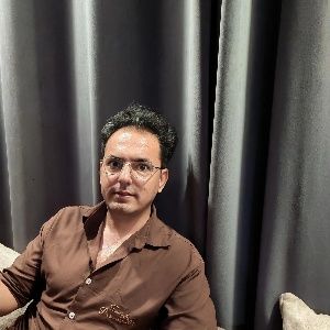 مسلم سیاهپوش منفرد